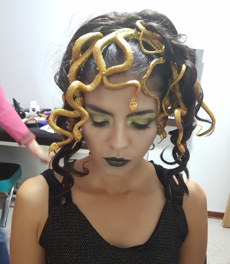 My Medusa Homemade Costume Homemade Medusa Costume, Medusa Dance Costume, Modern Medusa Costume, Madusa Costume, Cosplay Medusa, Halloween Medusa, Medusa Halloween Costume, Medusa Headpiece, Medusa Hair