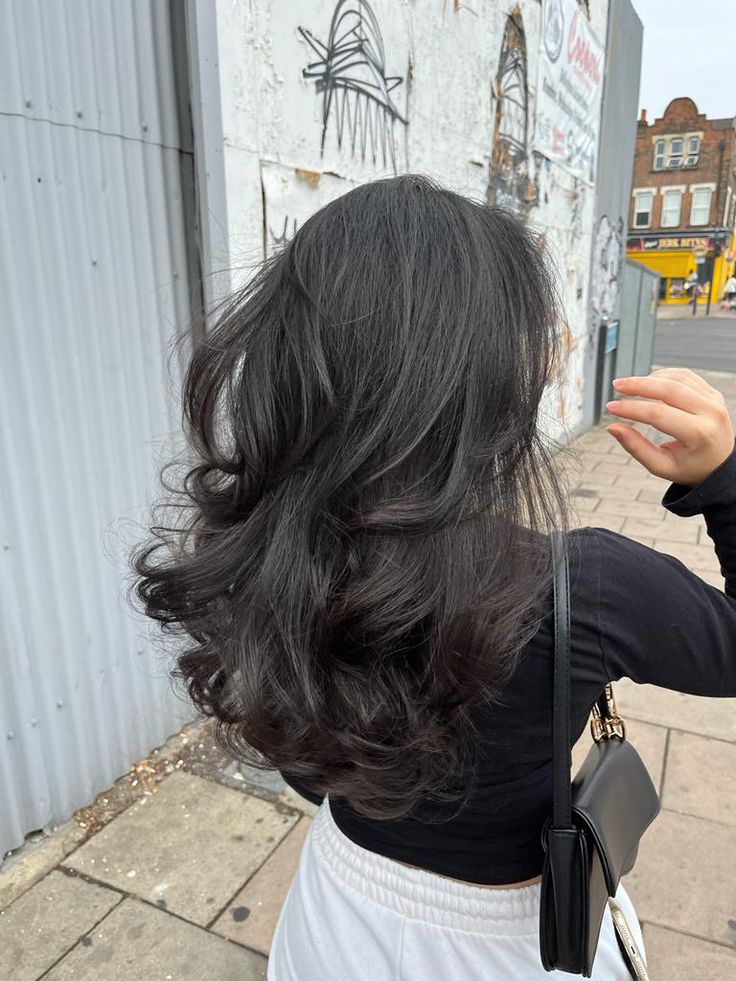 Bouncy Blow Dry Long, Blow Dry Hair Curls, Blow Dry Curls, Curly Blowdry, Dry Long Hair, Bouncy Blow Dry, Ombre Hair Blonde, Jet Black Hair, Blow Dry Hair