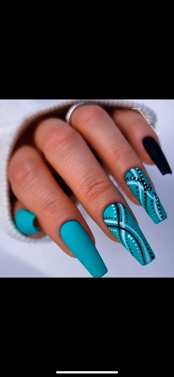 Turquoise And Purple Nails Design, Scroll Nail Art, Teal Black And White Nails, South Carolina Nails, 90s Nail Designs Art Ideas, Black Teal Nails, Teal Fall Nail Designs, End Of Summer Gel Nails, Country Nails Ideas