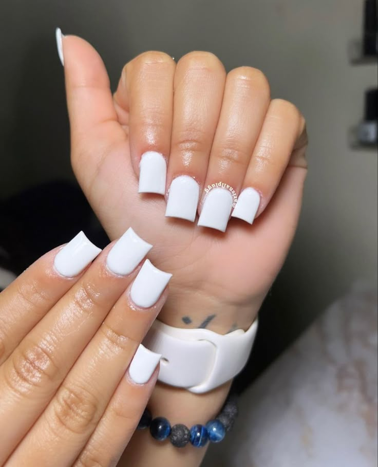 White Full Set Nails Acrylics, Power White Acrylic Nails, Short White Full Set Nails, White Short Nails Black Women, Back To School Nails Short White, Cute White Nails For Graduation, White Shirt Square Nails, All White Nails Short, Shirt White Acrylic Nails