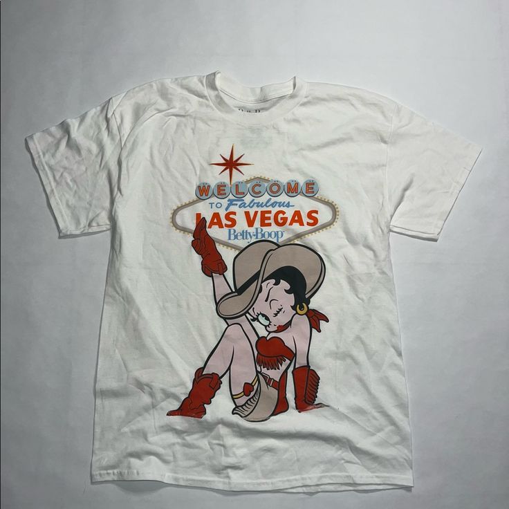 New Without Tags Betty Boop Tee Shirts, Cartoon Shirts Graphic Tees, Vintage Betty Boop Shirt, Cute Graphic Shirts, Vintage Nike Shirts, Boston Summer Outfits, Thrift Tees, Betty Boop Gifts, Graphic T Shirt Outfit