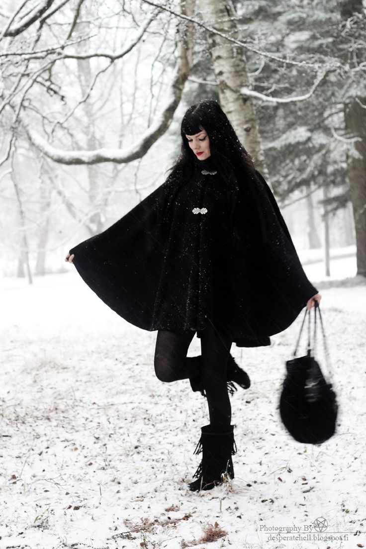 DesperateHell: Winter storm Gothic Winter Outfit, Winter Goth Outfits, Winter Gothic, Goth Winter, Winter Goth, Winter Outfits Snow, Goth Outfit Ideas, Stylish Winter Outfits, Witch Fashion