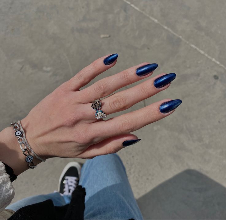 Pearly Nails, Nails Pearl, Navy Nails, Pearl Nails, Evil Eye Bracelet, Evil Eye Jewelry, Hailey Bieber, Nails Nailart, Makeup Nails