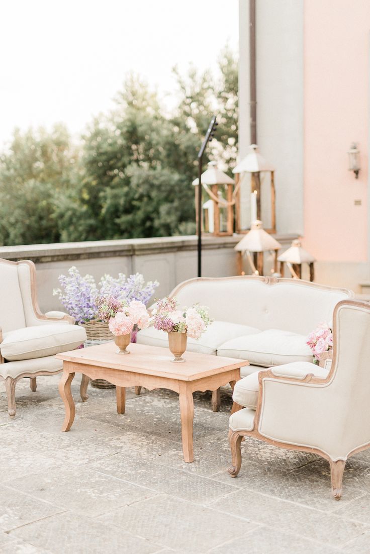 a living room filled with furniture and flowers