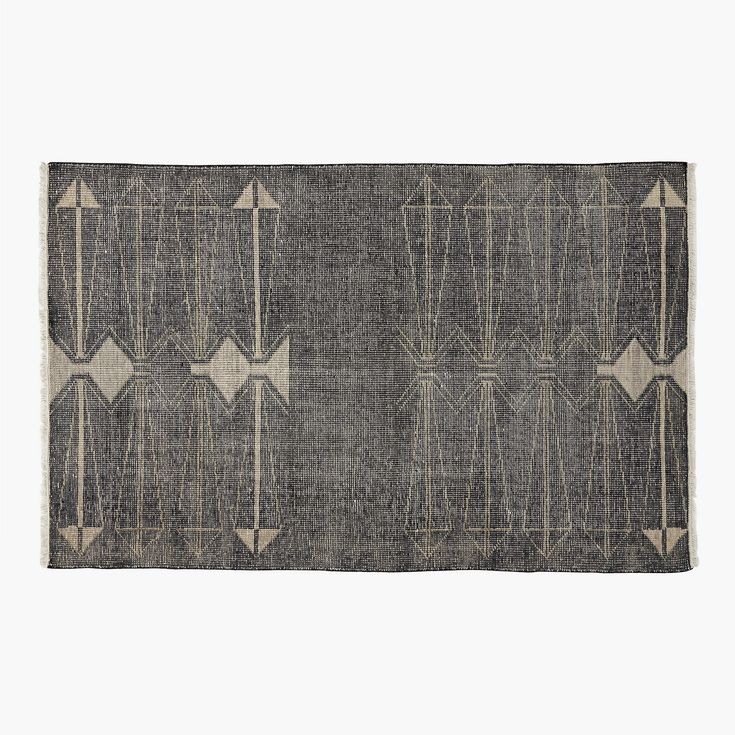 an area rug with arrows and lines on the ground, in grey tones that are drawn across