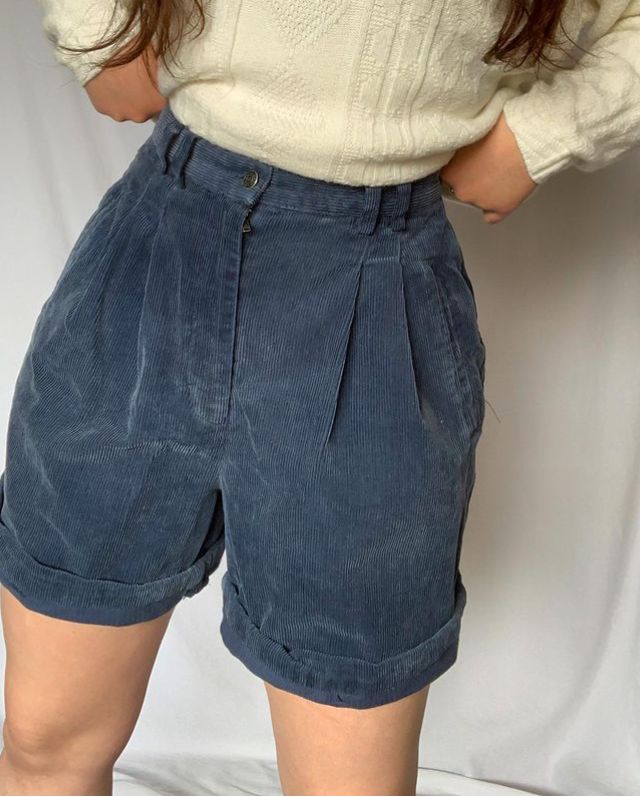 Shorts Trends 2023, Corduroy Shorts Outfit, Diy Outfits, Corduroy Shorts, Trends 2023, Shorts Pants, Corduroy Skirt, Short Jeans, Vintage Shorts