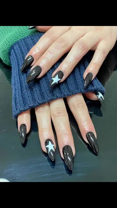 Black Nails With Design Ideas Almond, Nail Design Star, Simple Anime Nails, Nail Nail Designs, Nails Star, Stars Nails, Black Almond Nails, Star Nail Designs, Hoco Nails