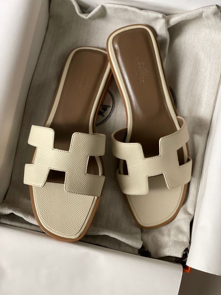 Branded Shoes, Pretty Shoes Sneakers, Fashion Shoes Heels, Shoes Heels Classy, Cute Slippers, Classy Shoes, Girly Shoes, Aesthetic Shoes, Elegant Shoes