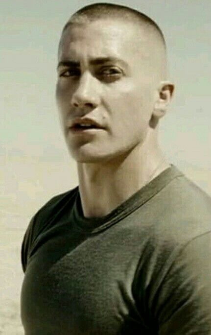 Jake Gyllenhaal in Jarhead Bald Jake Gyllenhaal, Jake Gyllenhaal Buzzcut, Jarhead Jake Gyllenhaal, Jake Gyllenhaal Jarhead, Jarhead Haircut, Marine Haircut, Crew Cut Hair, Short Haircuts For Ladies, Haircuts For Ladies