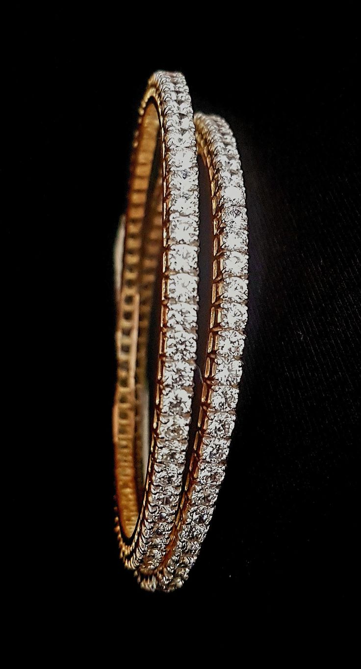 Diamond Kada Bangles, Rajput Jewellery, Kids Gold Jewelry, Solid Gold Bangle, Bangle Design, Kundan Bangles, Diamond Bangles, Gold Jewelry Outfits, Diamond Bracelet Design