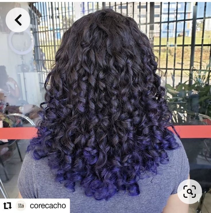 Multi Crochet Hairstyles, Curly Hair Hair Dye, Curly Hairstyles Dyed, Died Curly Hair, Cute Hair Dye Ideas For Curly Hair, Curly Colored Hair, Curly Hair Dye, Straight Crochet, Cris Jr