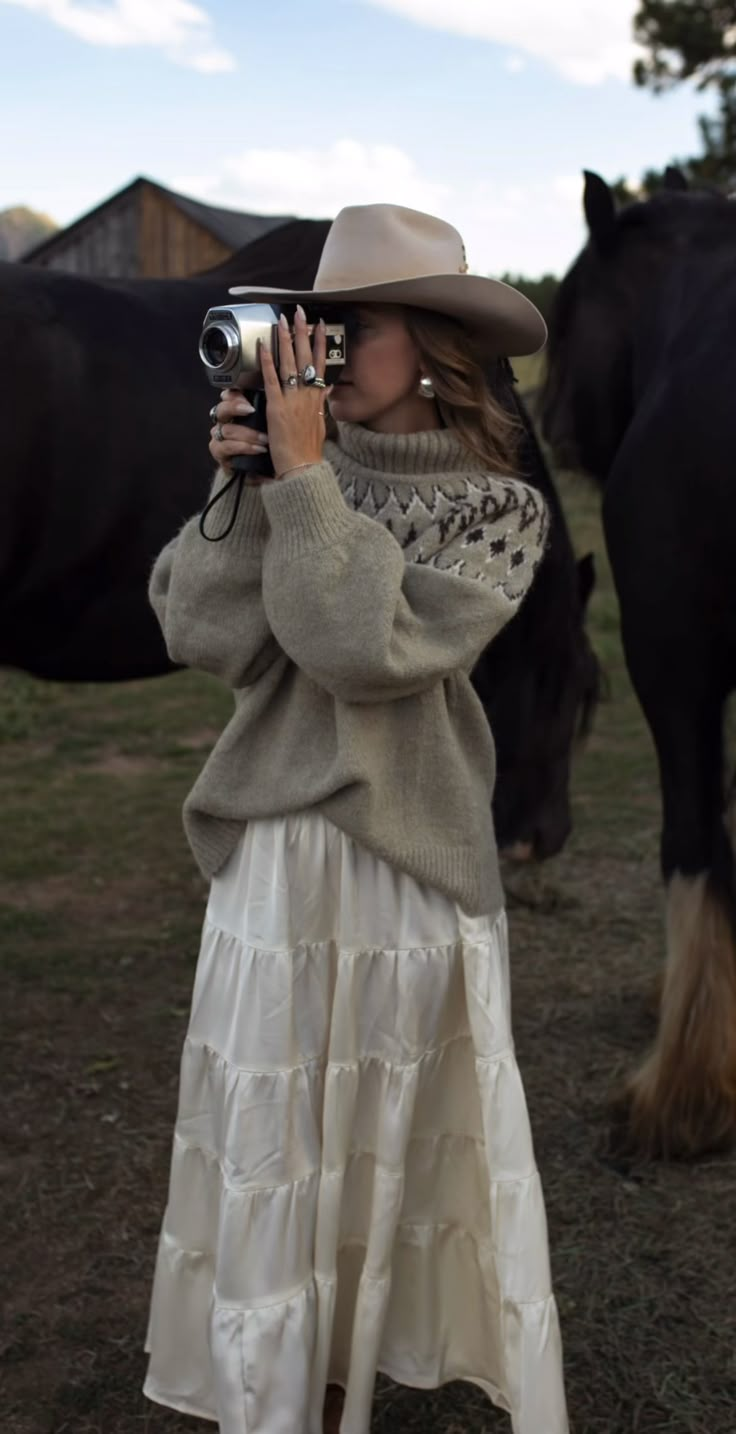 Western Photoshoot, Cowgirl Boots Outfit, Classy Cowgirl, Chique Outfit, Southern Outfits, Rodeo Outfits, Cowgirl Aesthetic, Western Style Outfits, Western Outfits Women