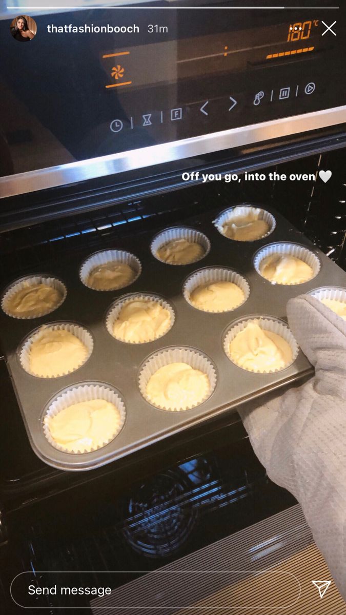 Cake Baking Snap, Cupcake Instagram Story Ideas, Baking Aesthetic Cupcakes, Baking Stories Instagram, Baking Is My Therapy, Baking Ig Story Ideas, Cupcake Snapchat Story, Baking Quotes Aesthetic, Cupcake Instagram Story