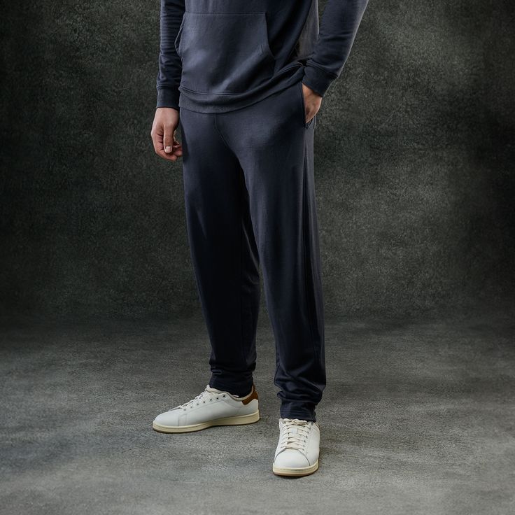 The softest jogger pant ever! A go-to item in the Essential Collection, expertly crafted to provide you with irresistible softness & comfort. The stylish laid-back, midweight design allows you to lounge in luxurious comfort everywhere you go. Best Mens Joggers, Mens Joggers Sweatpants, Soft Joggers, Relax Pants, Faux Fur Blanket, Tunic Hoodie, Mens Sleepwear, Mens Loungewear, Mens Joggers