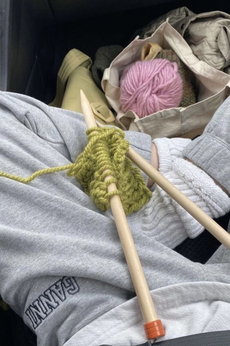 Girl knitting aesthetic Dylan Core, Bored Activities, 2023 Vibes, Freetime Activities, Vision Board Images, Life Vision Board, Foto Ideas Instagram, 2025 Vision, Summer Bucket Lists