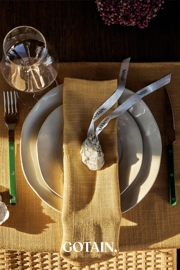 A Christmas table setting featuring mustard woven linen napkins, dried floral centerpieces with ribbon, and rustic decor on a wooden table. Festive Table Setting, Dining Room Curtains, Room Curtains, The Perfect Christmas, Holiday Table, Holiday Tables, Linen Napkins, Christmas Table, Perfect Christmas