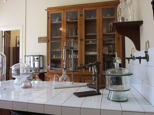 the kitchen counter is clean and ready for us to use