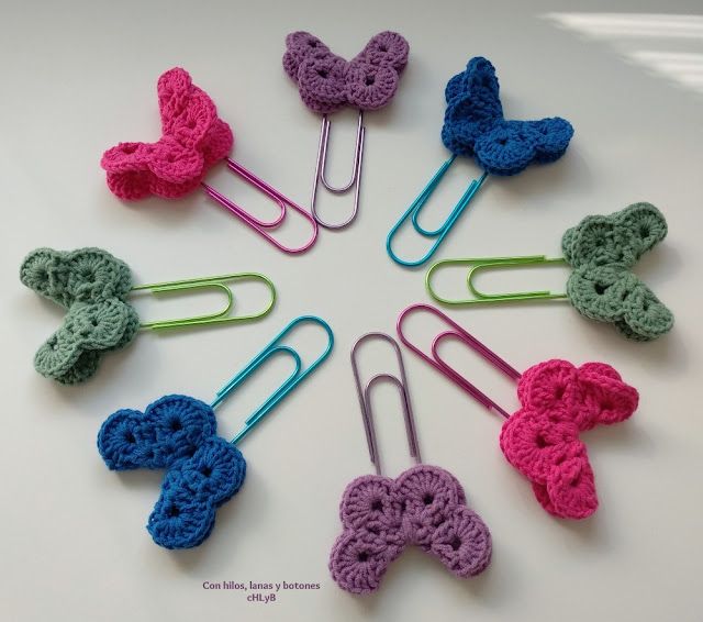 several crocheted bow clips arranged in a circle