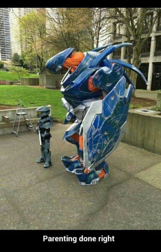 Halo Cosplay, Halo Funny, Halo Armor, Halo Game, Red Vs Blue, Cosplay Armor, Epic Cosplay, Parenting Done Right, Amazing Cosplay