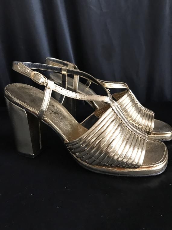 Vintage Made it Italy Leather soles Metallic gold leather Chunky heel & small front platform Formal or informal Size 6 Free Standing Stocking Holder, Reindeer Stocking Holder, Gold Sandals, T Strap Sandals, Unisex Gifts, Livingston, Gold Leather, T Strap, Metallic Leather