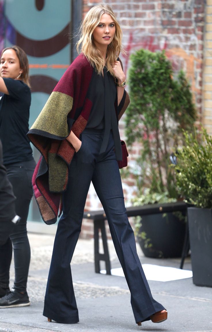 Poncho y campana Stil Boho, Model Street Style, Mode Boho, Karlie Kloss, Nyc Fashion, Looks Chic, Dakota Johnson, Fashion Week Street Style, The Model