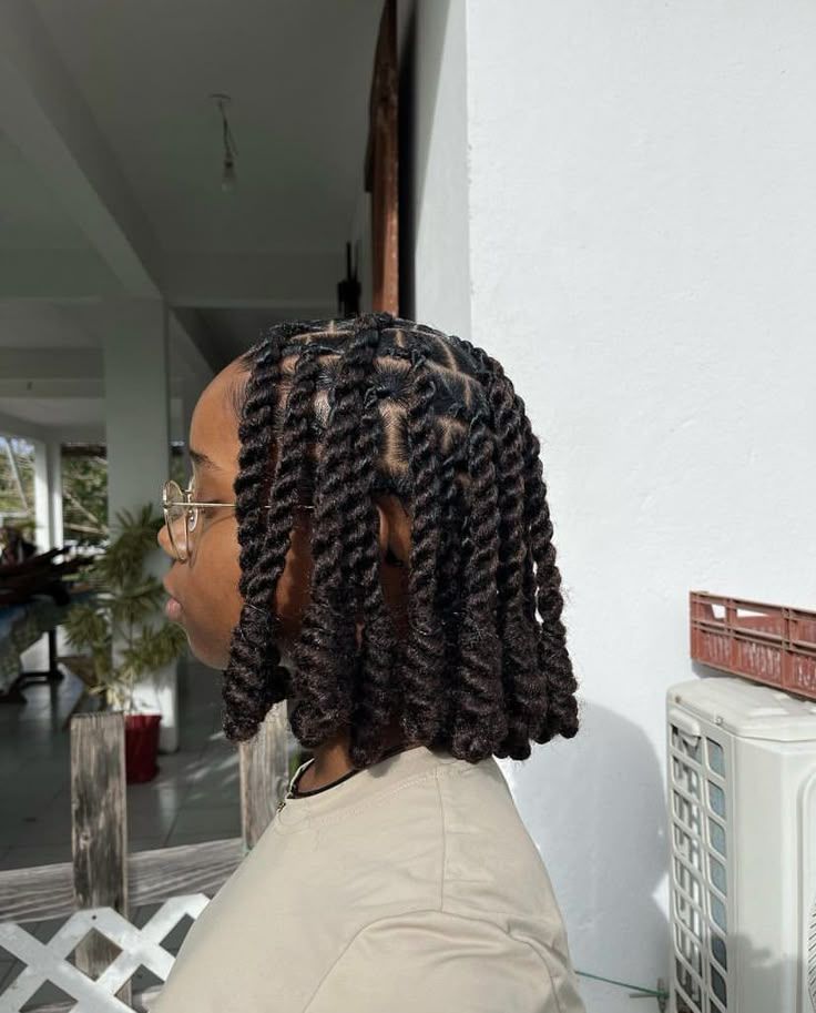 Wool Dreads Hairstyles, Loc Knot Bob, Twist Bob, Wool Hairstyles, Brazilian Wool Hairstyles, Brazilian Wool, Invisible Locs, Marley Twist Hairstyles, Short Hair Twist Styles