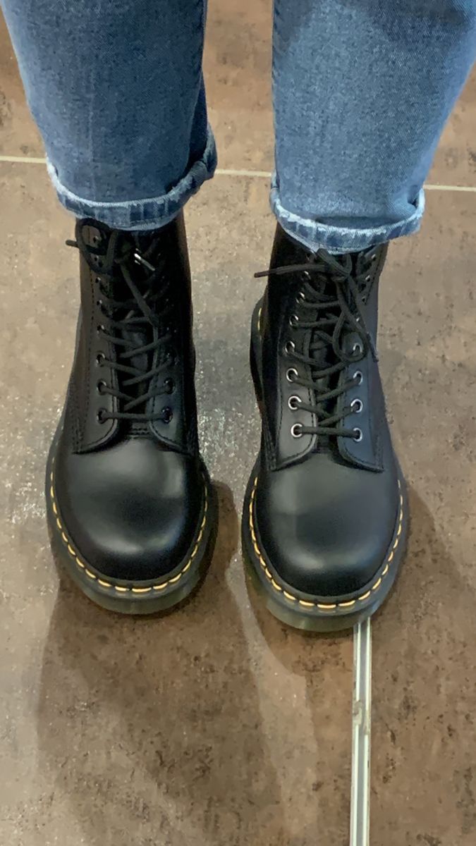 Doc Martins Outfits Aesthetic, Dock Martens, Aesthetic Dr Martens, Dr Martens Fashion, Dr Martens Aesthetic, Dr Martens Boots Outfit, Jadon Dr Martens, Doc Martens Aesthetic, Doc Martin Boots