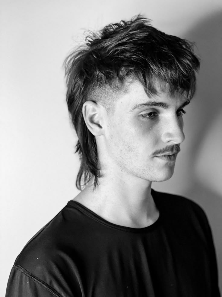 Modern day mullet punk rock mullet by @katne_sharpe Punk Mullet, Mens Mullet, Modern Mullet Haircut, Punk Mohawk, Short Mullet, Mohawk Hairstyles Men, Mullet Wig, Monochrome Makeup Look, Mullet Haircut