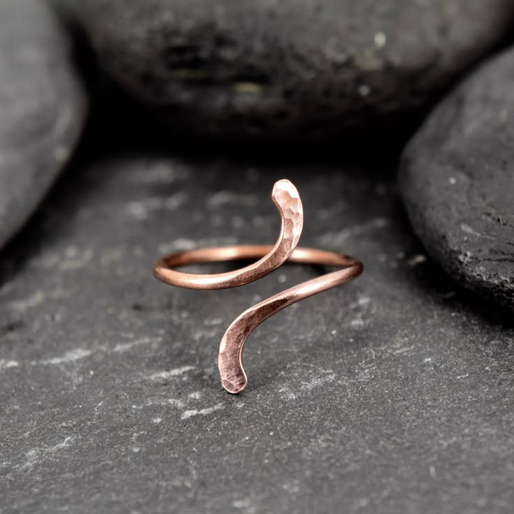 These rings are made with copper wire. Depending on the size you order, it can be worn as a midi ring or a normal ring. ✩ The item comes in a branded gift box- perfect for gifting.  ✩ All items are handcrafted by myself and every effort is taken to produce a high quality product.  ✩ If you have particular questions, send me a message! I am also doing jewelry upon request, so if you have an idea of what you want me to make for you, please get in touch to talk about it! Making Copper Rings, Handmade Minimalist Rose Gold Midi Rings, Minimalist Adjustable Copper Ring, Copper Rings Handmade, Jewelry Smithing, Copper Jewelry Diy, Copper Wire Ring, Minimalistic Ring, Handmade Copper Jewelry