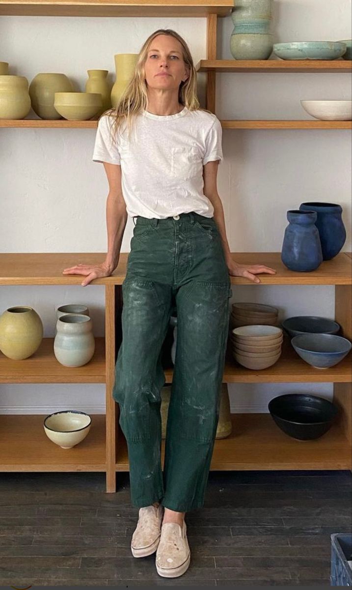 Farmer Fashion Woman, Summer Gardening Outfit, Granola Work Outfit Summer, Garden Work Outfit, Womens Farm Outfit, Field Work Outfit Women, Art Studio Outfit, Cute Farm Work Outfits, Chores Outfit