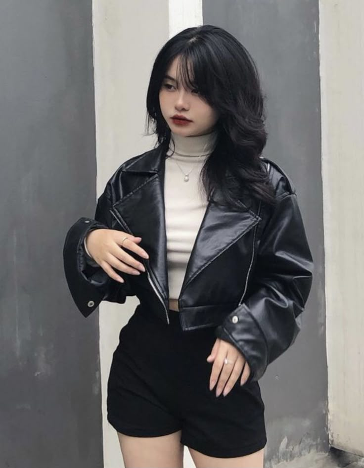 Black Leather Jacket Outfit, Leather Jacket Outfits, Looks Street Style, Mode Inspo, Baggy Pants, 인물 사진, Kpop Fashion Outfits, Edgy Outfits, Casual Style Outfits