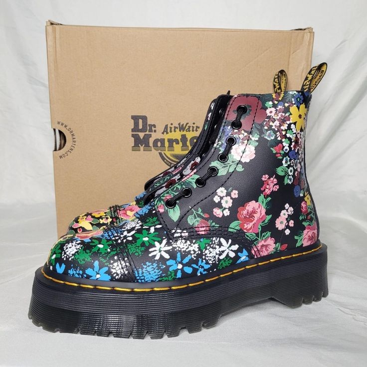 Us Womens 9 Mens 8 Uk 7 Eu 41 Best Fit Womens 9-9.5 Like New In Box Classic Silhouette With 1.75in Quad Soles Removable Front Zipper Inserts Pattern Based On Multiple Best-Selling Docs Floral Prints Unisex/Gender Neutral! Doc Martens Rometty, Lesbian Shoes, Blaire Sandal, Dr Martens Sinclair, White Platform Boots, Leather Platform Boots, Shoes Dr Martens, 2000s Emo, Platform Chelsea Boots