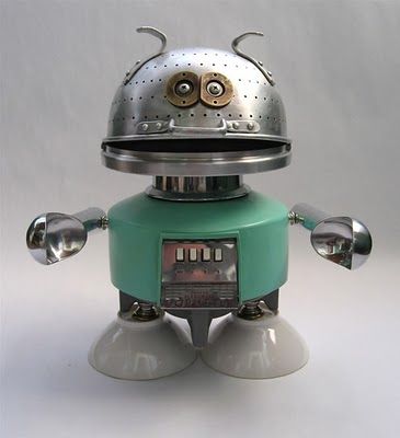 . Steampunk Robots, Recycled Robot, Robot Sculpture, Vintage Appliances, Arte Robot, Found Object Art, Junk Art, Sculpture Metal, Found Art