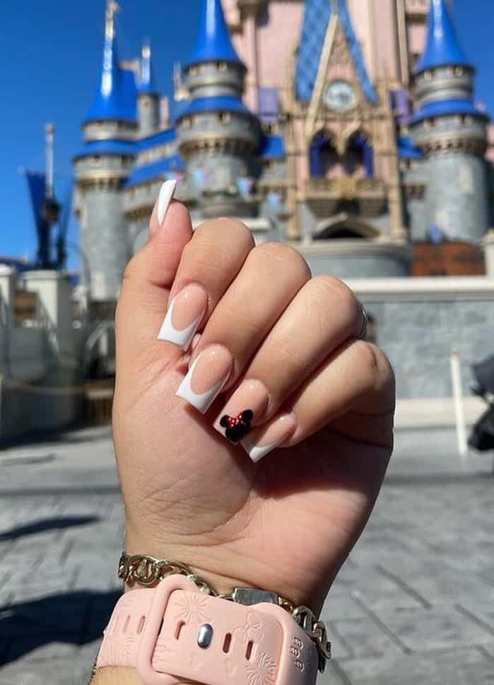 Nail Design Disney, Nail Disney Designs, Disney Nail Designs Acrylic Disneyland, Disney Design Nails, Disney Nail Ideas Acrylic, Simple Mickey Nails, Disney Theme Nails Design, Disney Nails Subtle, Disney Nails Square