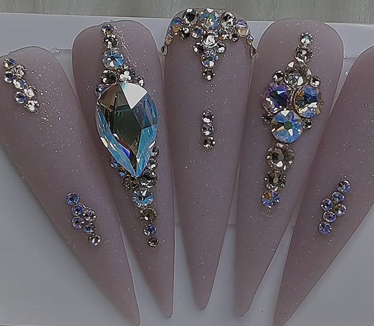 Nails Diamonds Design, Cute Nail Ideas With Diamonds, Nails With Crystals Swarovski, Bling Rhinestone Nails, Gem Placement On Nails Ideas, Diamond Layout For Nails, Mail Crystal Designs, Diamond Nail Placement, Long Almond Nails With Rhinestones