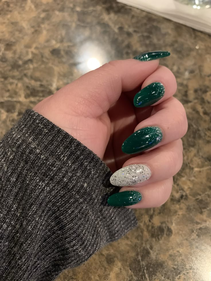 Sparkly Acrylic Nails, Emerald Nails, Green Acrylic Nails, Dark Green Nails, Green Nail Art, Formal Nails, Green Nail Designs, Nagel Tips, Dark Nails