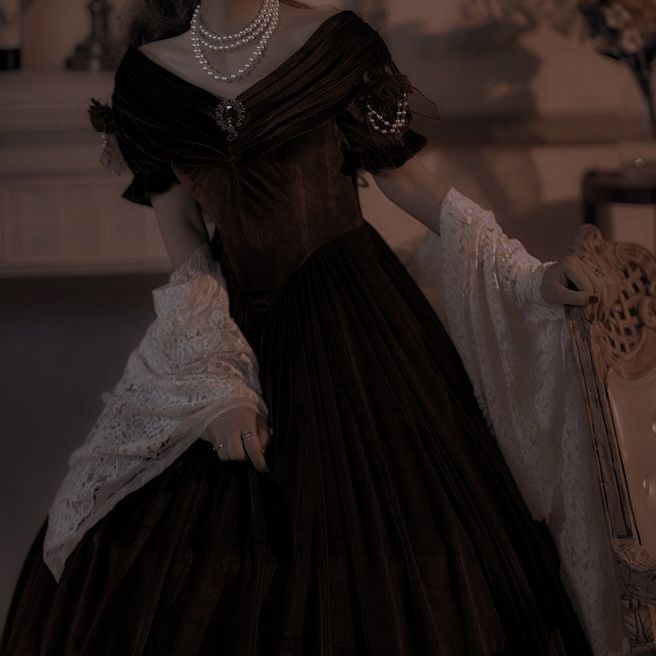 Royal Gown Aesthetic, Dress Aesthetic Royal, Royal Dress Aesthetic, Royalty Aesthetic Princess, Dark Queen Dress, Royal Aesthetic Princess, Ball Gown Aesthetic, Dark Princess Aesthetic, Aesthetic Princess Dress