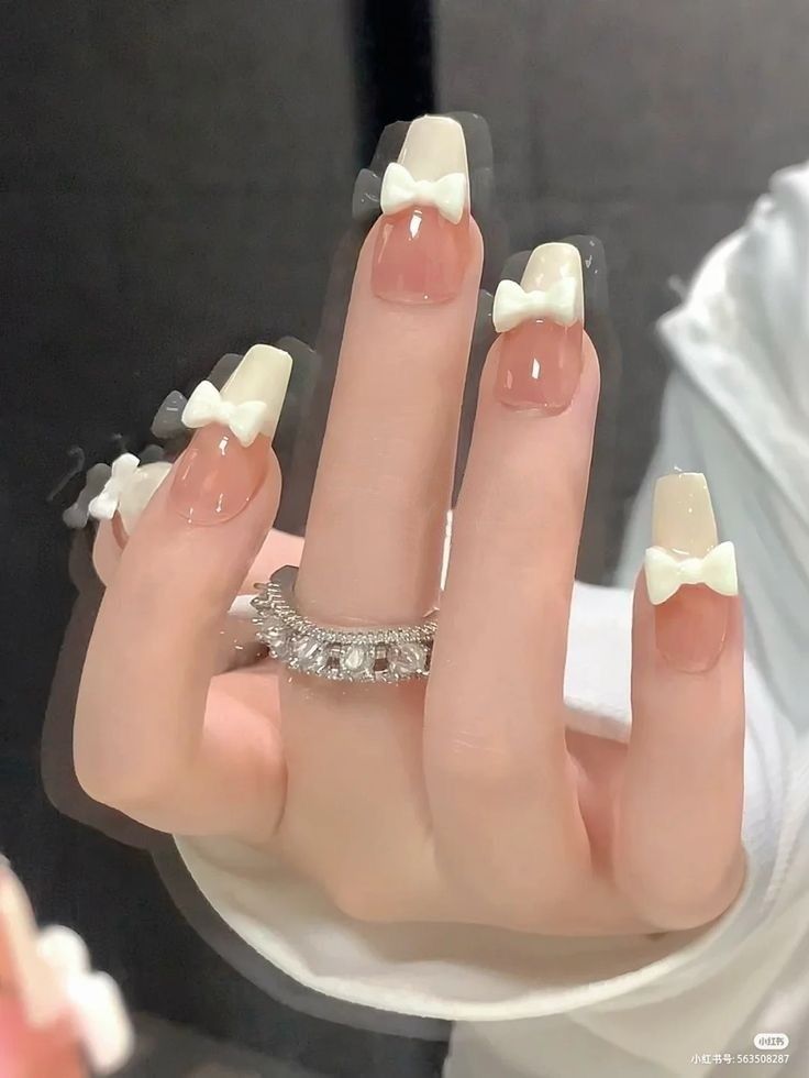 Douyin Nails Designs, Nails Elegant Classy, Old Money Aesthetic Winter, Pochacco Nails, Gel Nails Chrome, Aesthetic Winter Nails, Nails Chinese, Viral Nails, Douyin Nails