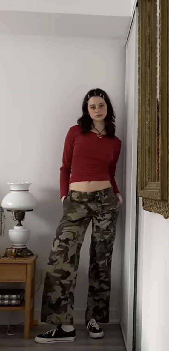 Cami Pants Outfits, 90s Emo Fashion, Camo Pants Outfit Winter, Grunge Winter Outfits Cold, Kate Brock Outfits, Winter Emo Outfits, Comfy Grunge Outfits, School Dance Outfits, Kate Brock