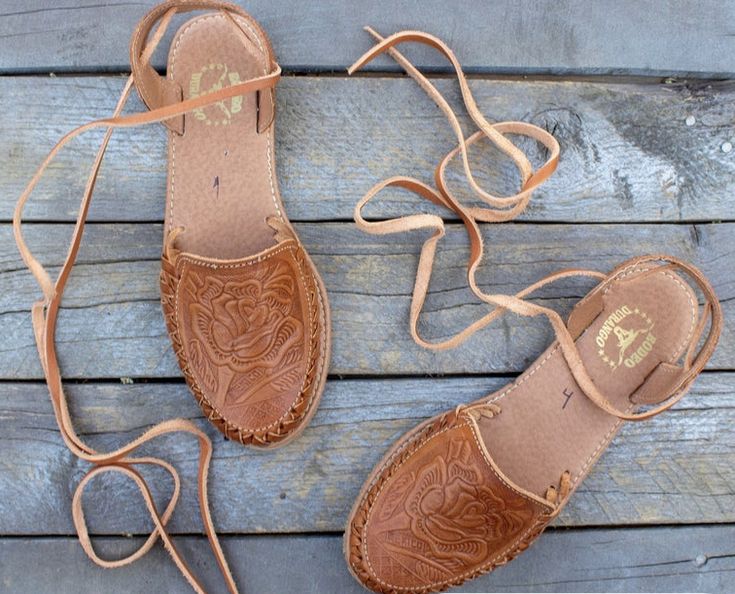 Covered Toe Sandals, Close Toed Sandals, Closed Toe Summer Shoes, Mexican Sandals, Closed Toe Heels, Shoe Ideas, Huarache Sandals, Closed Toe Sandals, Leather Stamps