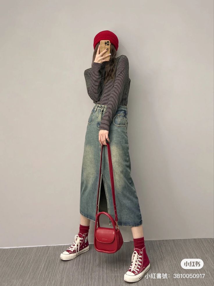 Hint Of Red Outfit, Red Shoes Outfit Casual, Colorful Ootd, Red Shoes Outfit, Mirror Fashion, Simple Casual Outfits, Color Combos Outfit, Long Skirt Fashion, Red Converse