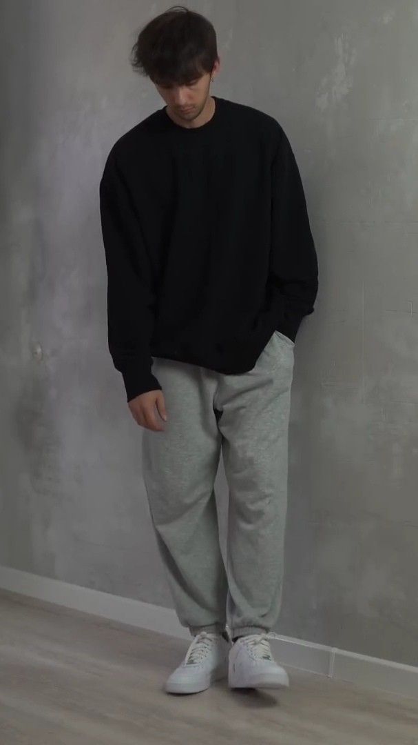 Mens Grey Joggers Outfit, Male Outfits Sweatpants, Comfy Casual Men Outfit, Sweatpants And Sweatshirt Outfit Men, How To Style Grey Sweatpants Men, Sweatshirts And Sweatpants Outfits, Sweatshirt Outfit Men Aesthetic, Comfy Style Men, Man In Sweatpants