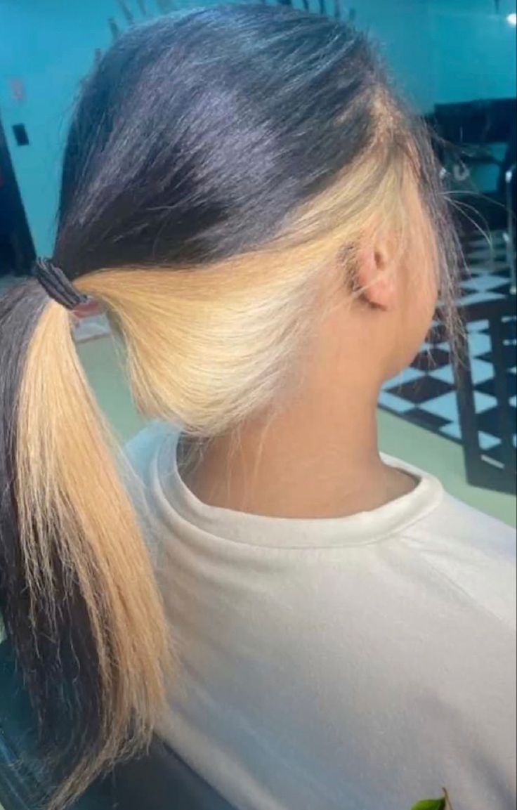 Skunk Stripe And Highlights, Platinum Blonde Hair Skunk Stripe, Blonde In The Back Of Hair, Quick Weave With Skunk Stripe, Sunk Stripe Hair, White And Black Dyed Hair, Peek A Boo Dyed Hair, Platinum Blonde Skunk Stripe, Brown With Peekaboo Blonde