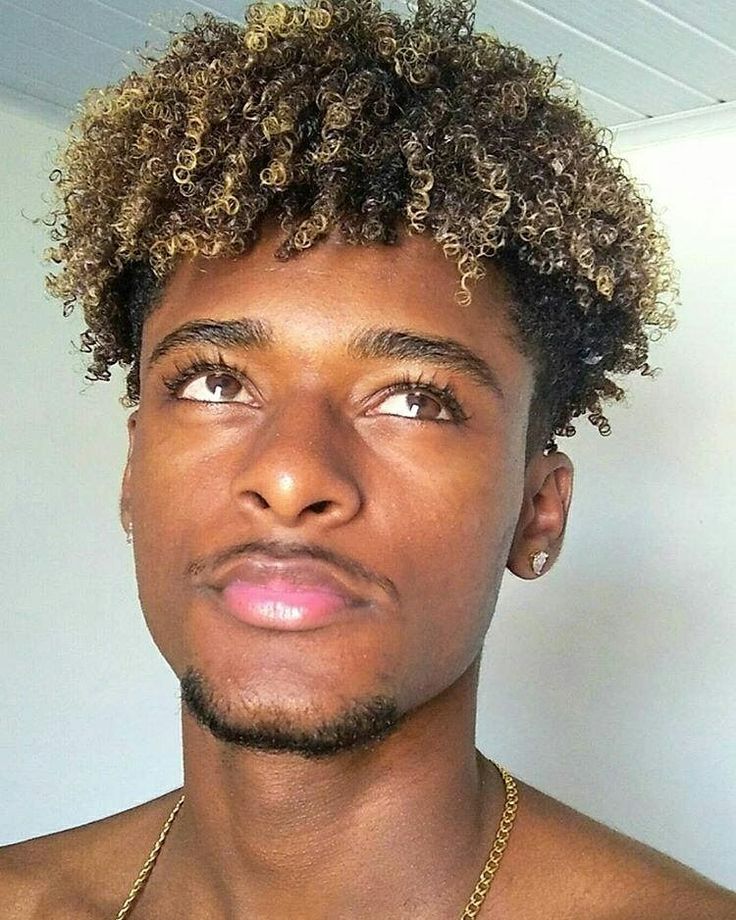 💦💦💦 Haircuts For Mens, Afro Hairstyles Men, Curly Hair Fade, Afro Men, Black Men Haircuts, Men Hair Color, Pelo Afro, Black Men Hairstyles, Black Curly Hair