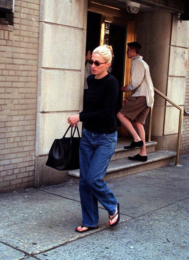 Carolyn Bessette-Kennedy Minimalist Moda, Carolyn Bessette, 15 Makeup, Looks Jeans, Lauren Hutton, Meg Ryan, Quoi Porter, Sharon Tate, John John