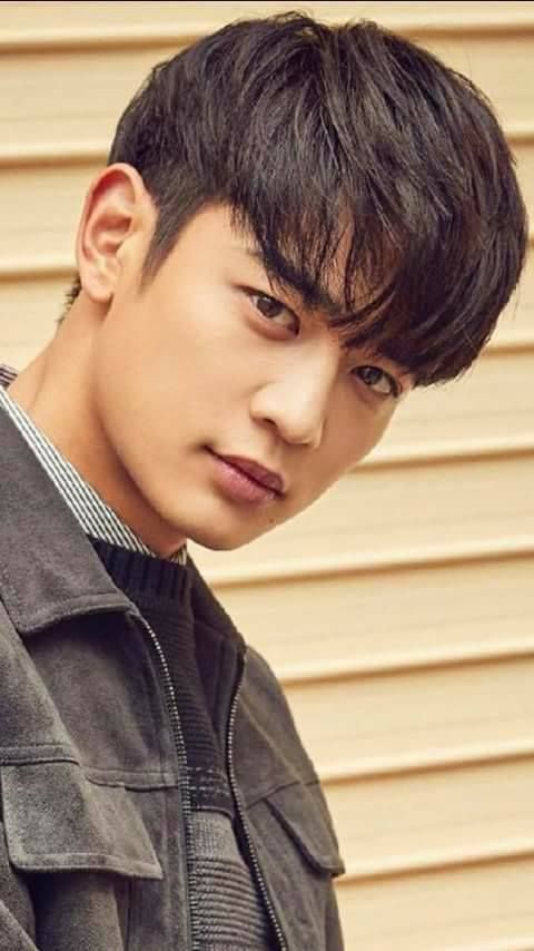 I'm sure I have saved this at one time. But, Damn Minho the eyes are killing me.<3 <3 Tvxq Changmin, Shinee Debut, Shinee Minho, Choi Min Ho, Killing Me, Indie Movies, Choi Minho, How To Look Handsome, Korean Model