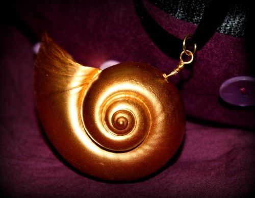 Ursula's Enchanted Golden Shell Little Mermaid Ariel's Voice Necklace | BrulezRulez - Jewelry on ArtFire Vanessa Necklace, Vanessa Little Mermaid, Ursula Necklace, Pokemon Jewelry, Disney Sleeve, Alice Angel, Cosplay Jewelry, Disney Outfit, Shell Crafts Diy