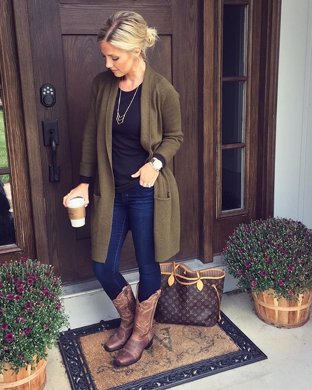 Fall teacher work outfit Teacher Work Outfit, Cowboy Boot Outfits, Mode Tips, Looks Country, Winter Closet, Summer Work Outfits, Mode Casual, Fall Outfits For Work, Cardigan Outfits