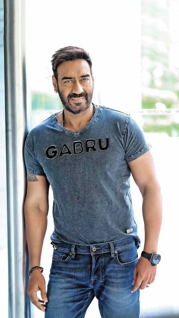 Ajay Devgan, Retro Bollywood, National Film Awards, Indian Bollywood, Film Awards, Bollywood Actors, Bollywood Celebrities, Indian Beauty Saree, Best Actor