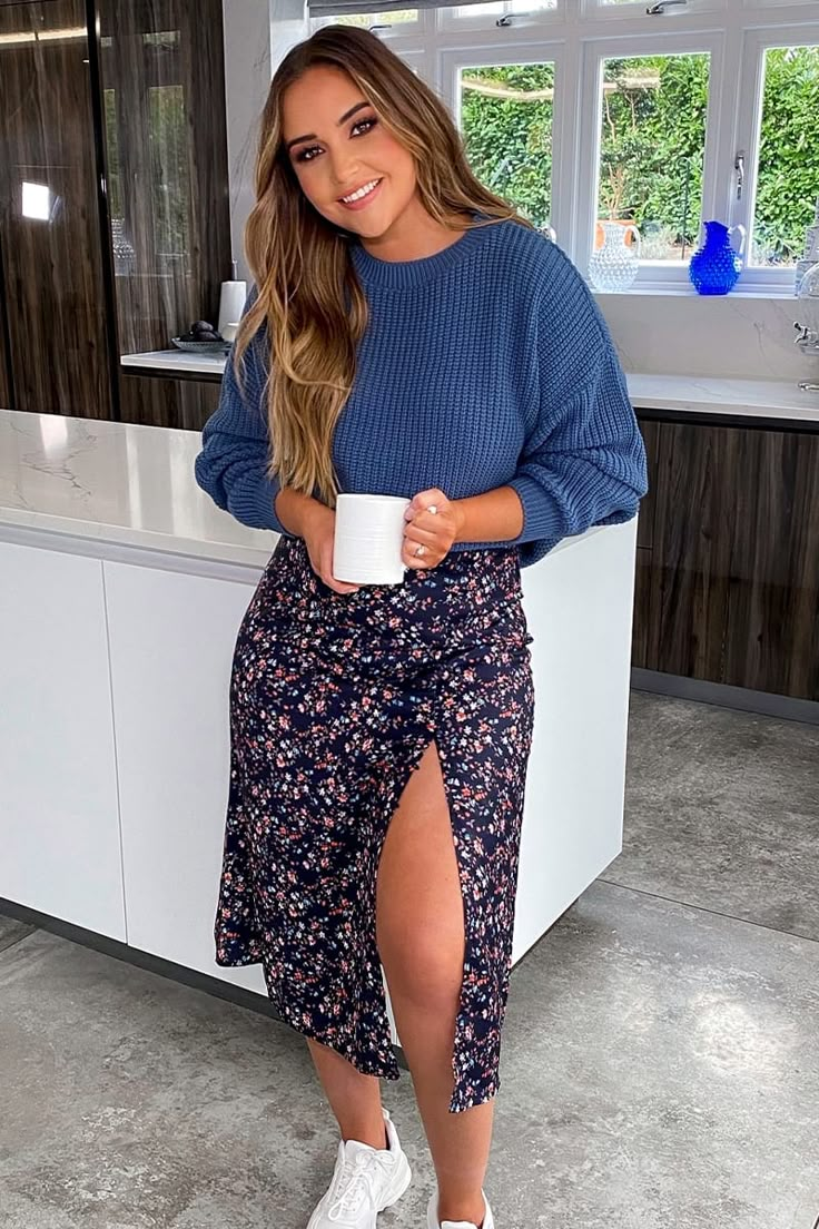 Midaxi Skirt, Easter Outfit, Outfit Women, Casual Work Outfits, Beauty And Fashion, Curvy Girl Outfits, Curvy Outfits, Outfit Inspo Fall, Fall Fashion Outfits